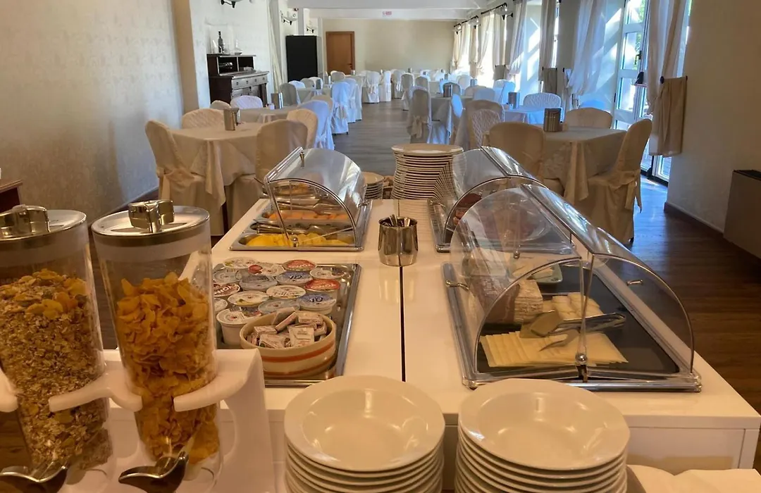 Hotel Villa Conte Riccardi-1